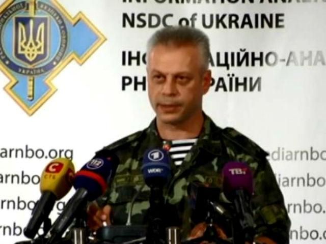 Террористы выдают гуманитарку показательно: только перед камерами российских СМИ Террористы выдают гуманитарку показательно: только перед камерами российских СМИ