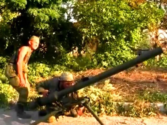 Терористи стріляють з гранатомета СПГ-9 (Відео)