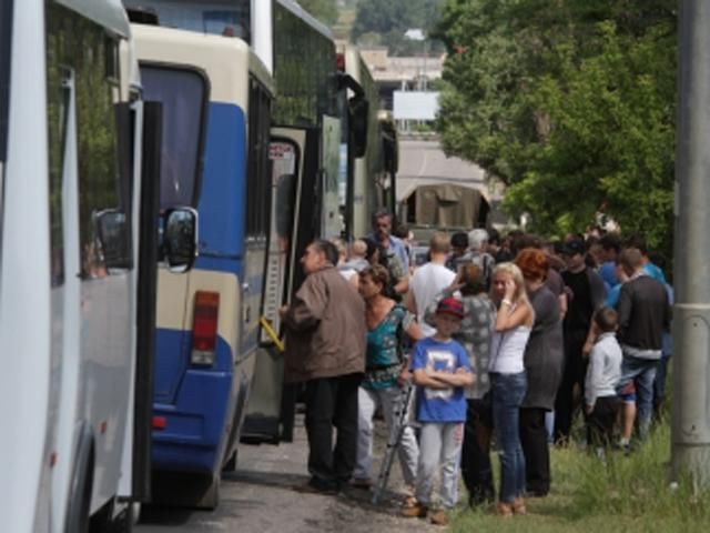 За минулу добу з Донбасу виїхало понад 11 тисяч осіб, — ДСНС