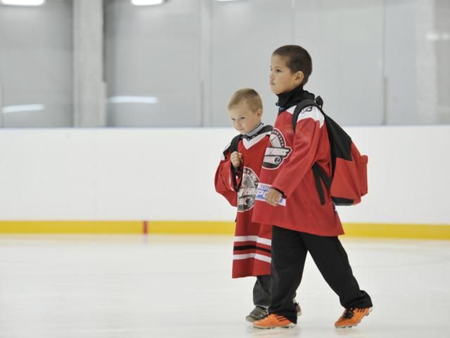 ДЮСШ хокейного клубу "Донбас" прийняла дітей зі Слов'янська, Краматорська та Костянтинтинівки ДЮСШ хокейного клубу "Донбас" прийняла дітей зі Слов'янська, Краматорська та Костянтинтинівки