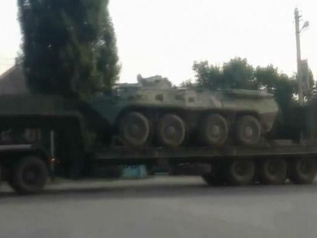 Російські танки рухаються до України (Відео)