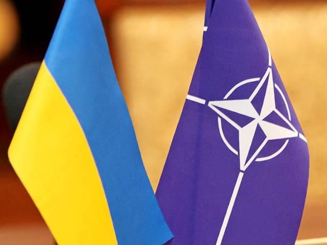 Україна, безумовно, скористається допомогою НАТО, — Порошенко