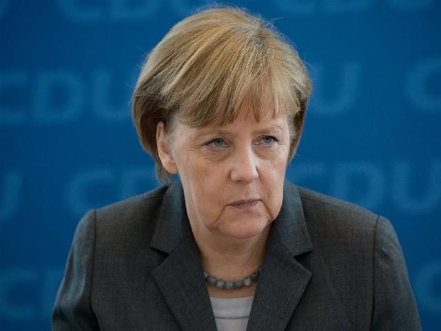Меркель проти поставок озброєнь Україні