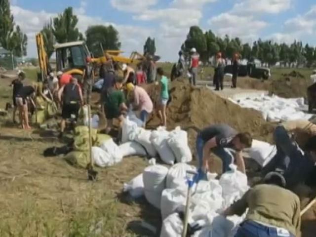 Жителі Маріуполя та прикордонники готуються обороняти місто