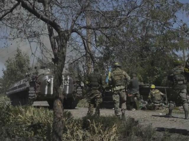 Украинских бойцов захватили не террористы, а российские военные