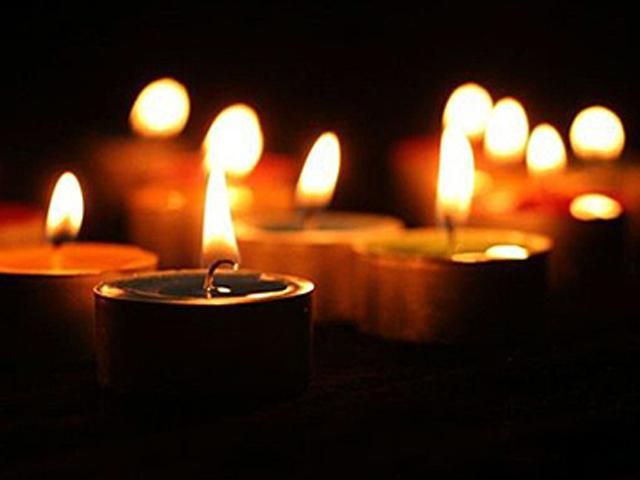 Жители Львовской области на коленях встретили погибшего в АТО односельчанина (Видео) Жители Львовской области на коленях встретили погибшего в АТО односельчанина (Видео)