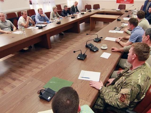 На встрече трехсторонней контактной группы могут присутствовать террористы "ДНР", - СМИ