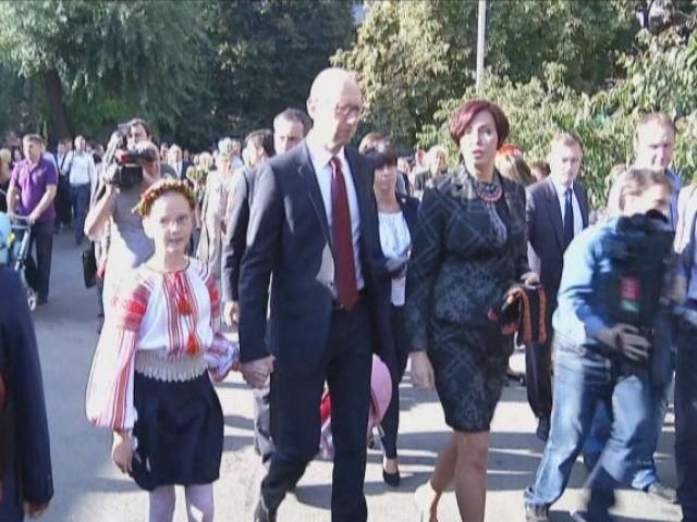 Прем’єр-міністр Яценюк привів до школи молодшу доньку Софію