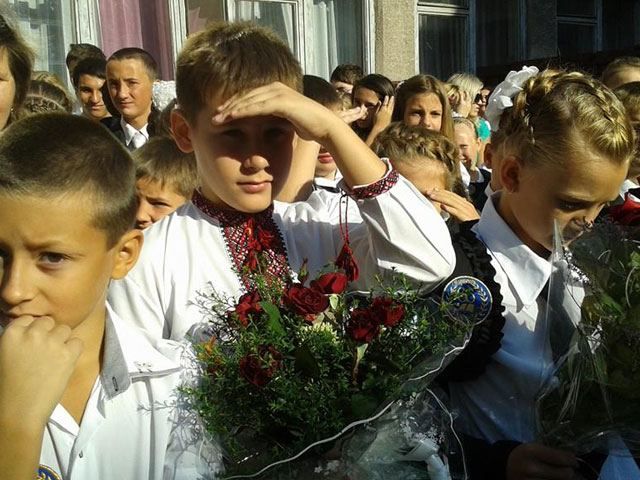 Фонд Бориса Колесникова закупил для первоклассников Донбасса 2,5 тысяч ранцев Фонд Бориса Колесникова закупил для первоклассников Донбасса 2,5 тысяч ранцев