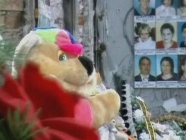 У Росії згадують жертв теракту у школі Беслану У Росії згадують жертв теракту у школі Беслану