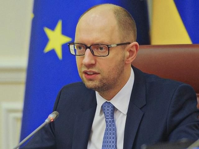 Яценюк підтримав Порошенка у питанні необхідності зміни керівництва оборонних відомств