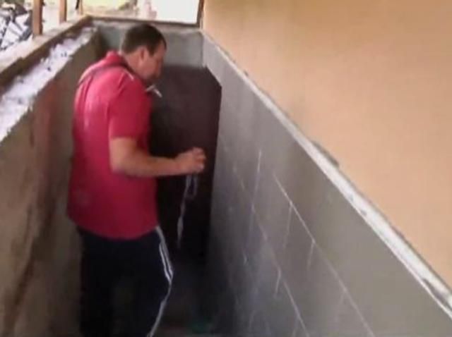 Дончане обустраивают в подвалах своих домов бомбоубежища (Видео)