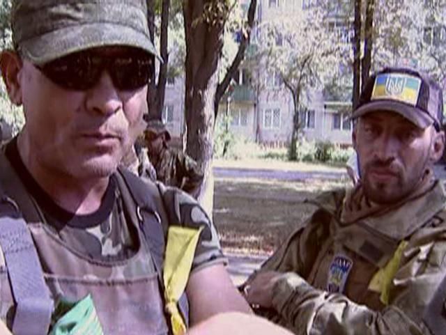 Правоохранители изъяли у "айдаровцев" ночной прицел и деньги (Видео) Правоохранители изъяли у "айдаровцев" ночной прицел и деньги (Видео)