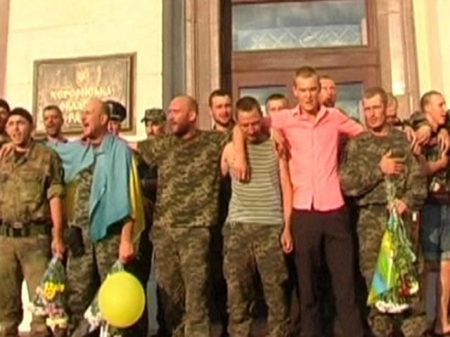 Херсонці зустріли бійців, що повернулися з-під Іловайська