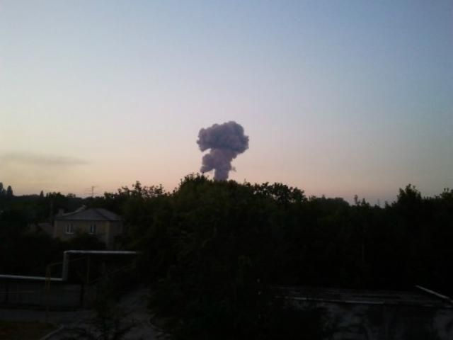 У Донецьку зберігається напружена ситуація: вночі було чути вибухи У Донецьку зберігається напружена ситуація: вночі було чути вибухи