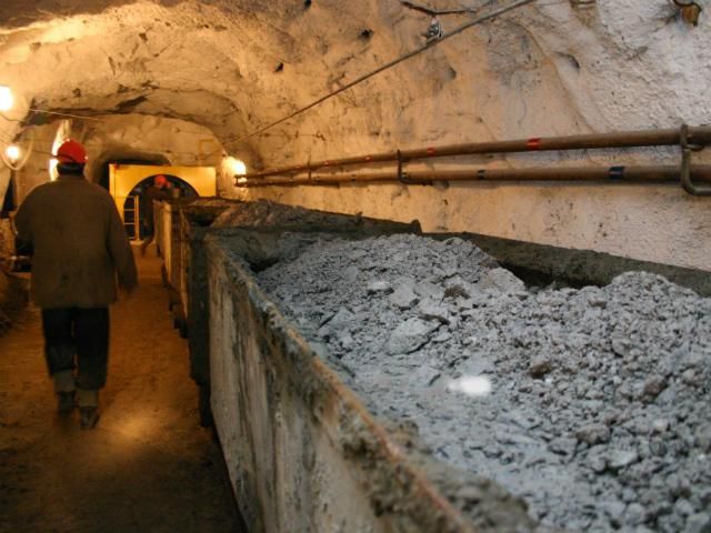 На Донбасі бойовики грабують шахти і вивозять вугілля до Росії, — РНБО 