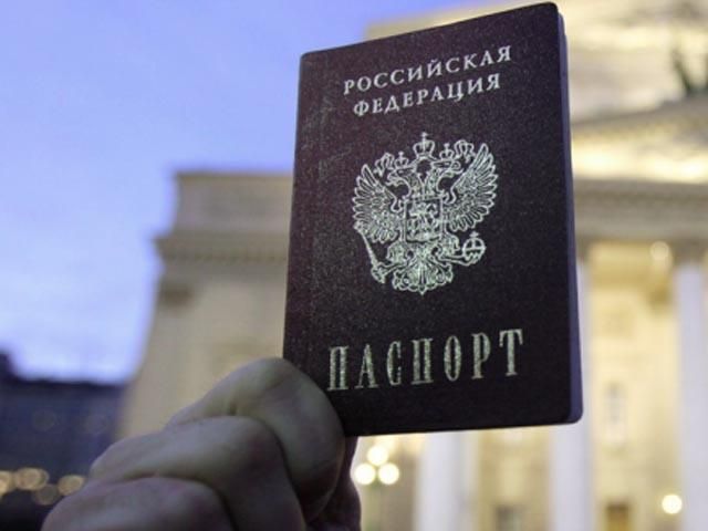 У Луганську терористи і військові РФ роздають гречку і російські паспорти, — джерело