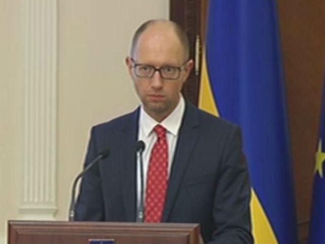 Перша ціль — зупинити агресію Росії і відновити суверенітет, — Яценюк Перша ціль — зупинити агресію Росії і відновити суверенітет, — Яценюк