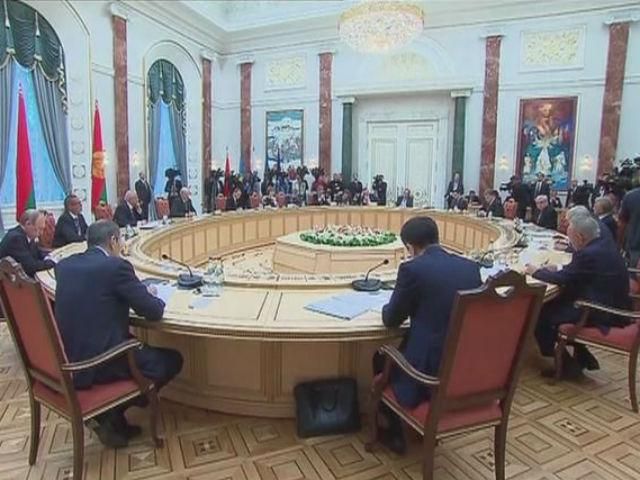 О чем договорились Порошенко и Путин? О чем договорились Порошенко и Путин?