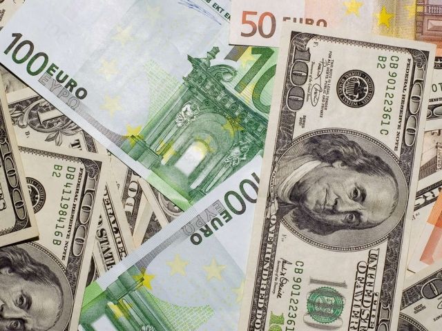 Долар дешевшає, євро зростає — курси валют на 4 вересня Долар дешевшає, євро зростає — курси валют на 4 вересня