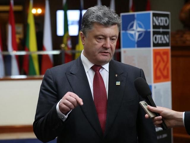 Порошенко допускает возможность двустороннего прекращения огня Порошенко допускает возможность двустороннего прекращения огня