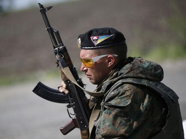 Десантники из заблокированного аэропорта Донецка захватили в плен семерых солдат РФ
