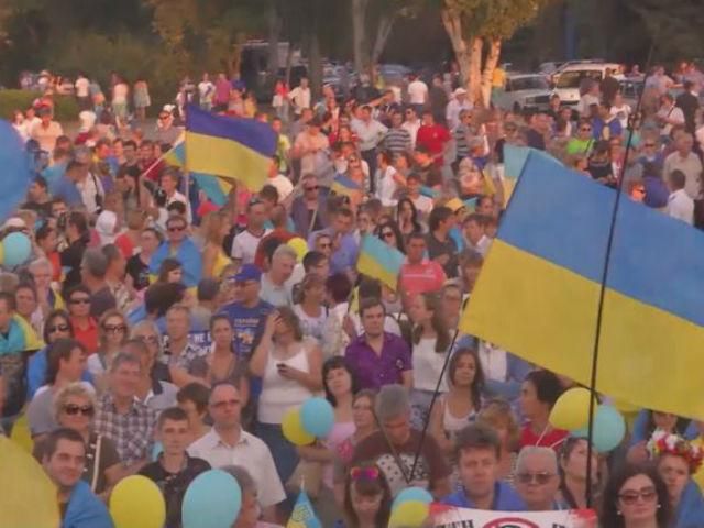 Тисячі жителів Маріуполя вийшли на мітинг проти війни