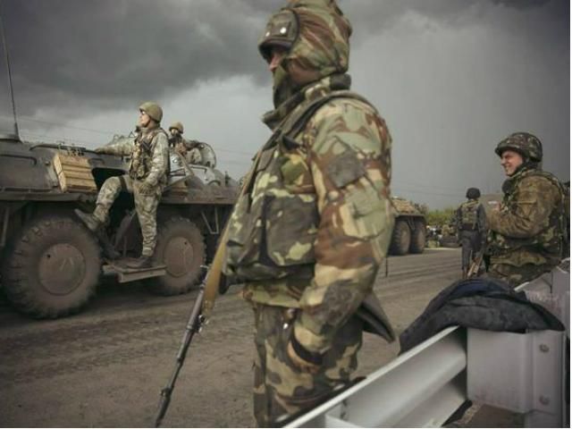 Бійці АТО ліквідували колону бронетехніки, яка прорвалася з боку Новоазовська Бійці АТО ліквідували колону бронетехніки, яка прорвалася з боку Новоазовська