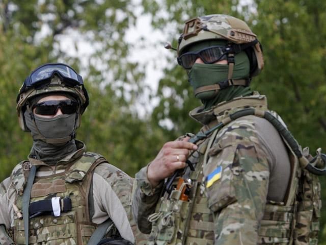 60 бойцов вырвались из луганского аэропорта, — источник