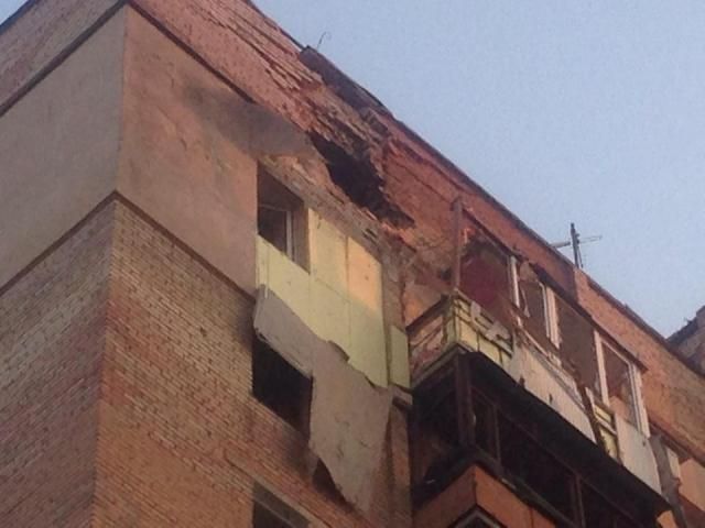 У Донецьку вночі лунали залпи з важких знарядь. Загинули 5 мирних жителів У Донецьку вночі лунали залпи з важких знарядь. Загинули 5 мирних жителів