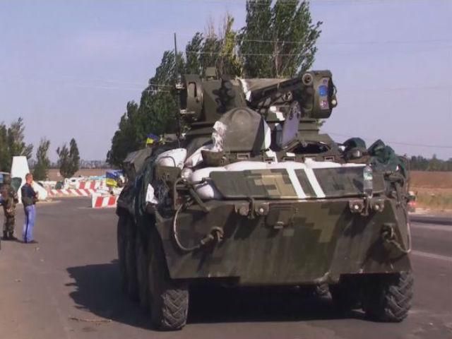 Украинские бойцы стоят на подступах к Мариуполю