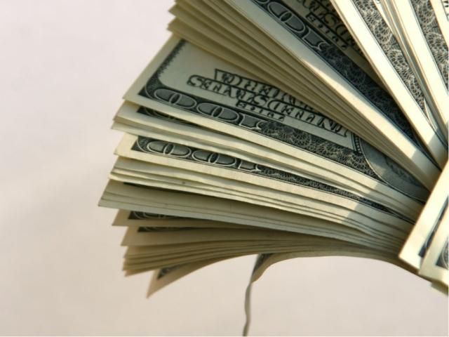 Долар та євро знову зростають — курси валют на 5 вересня Долар та євро знову зростають — курси валют на 5 вересня