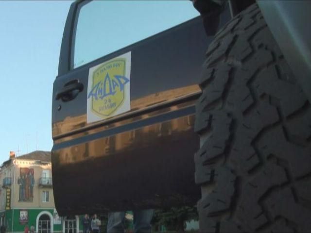 Польский предприниматель подарил джип батальону "Айдар" Польский предприниматель подарил джип батальону "Айдар"