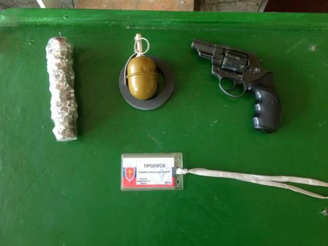 СБУ задержала информатора террористов из Волновахи (Фото) СБУ задержала информатора террористов из Волновахи (Фото)