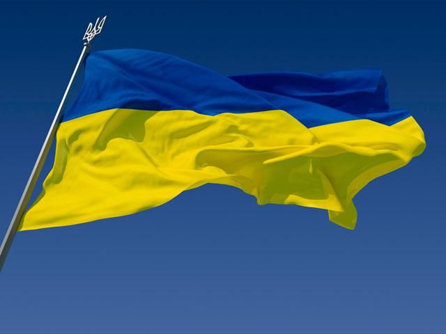 В Северодонецке и Рубежном пытались снять украинские флаги с горсоветов, — депутат