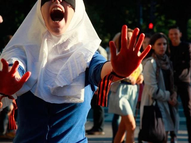 Санкт-Петербургом прошла "слепая Россия" с кровью на руках (Фото. Видео) Санкт-Петербургом прошла "слепая Россия" с кровью на руках (Фото. Видео)