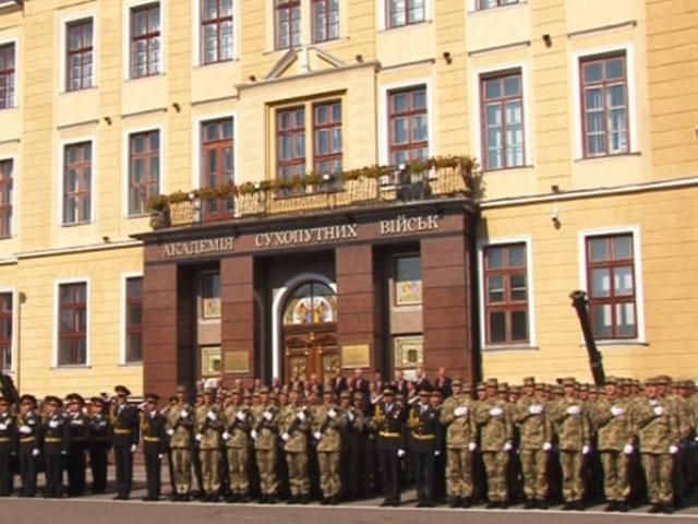 300 курсантів Академії Сухопутних військ склали присягу