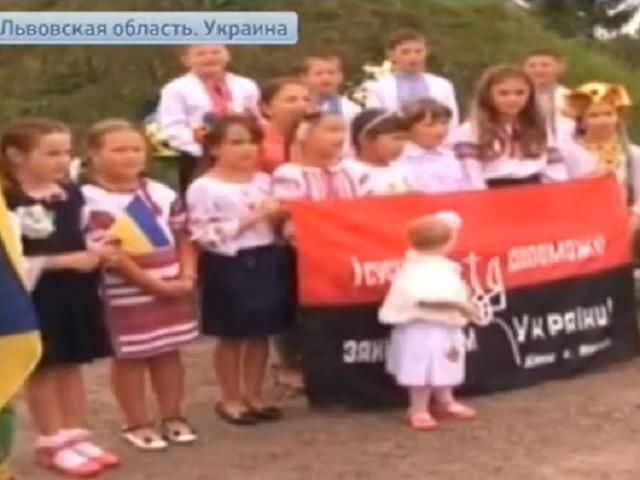 Российское ТВ пугает российские войска украинским "детским батальоном" (Видео) Российское ТВ пугает российские войска украинским "детским батальоном" (Видео)