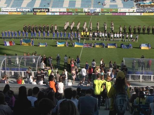 Украинские звезды и Вооруженные силы вышли на одно футбольное поле Украинские звезды и Вооруженные силы вышли на одно футбольное поле