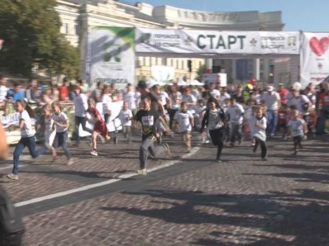 В Києві відбувся благодійний "Пробіг під каштанами"