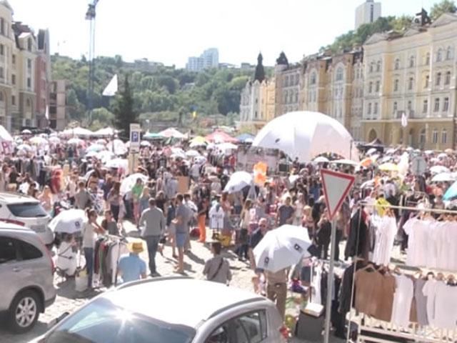 В Киеве состоялась благотворительная "барахолка" В Киеве состоялась благотворительная "барахолка"