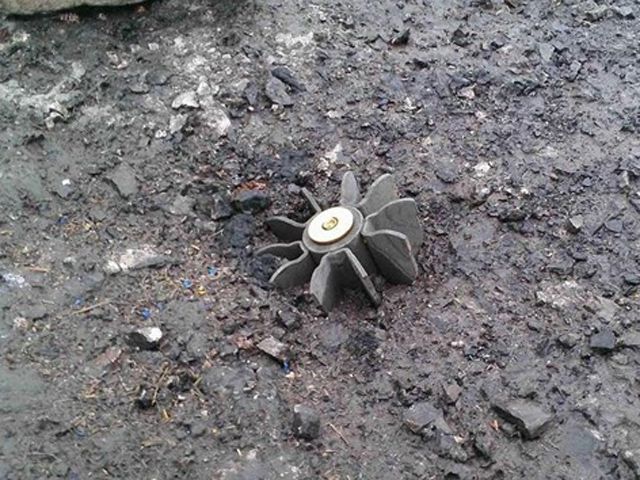 Ночью боевики обстреляли Донецк из артиллерии, - очевидцы (Видео) Ночью боевики обстреляли Донецк из артиллерии, - очевидцы (Видео)