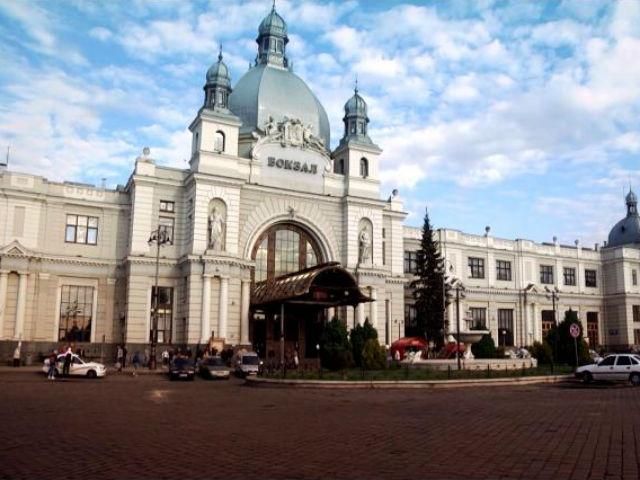 Легенди Львова: у 1861 році в місто приїхав перший локомотив Легенди Львова: у 1861 році в місто приїхав перший локомотив