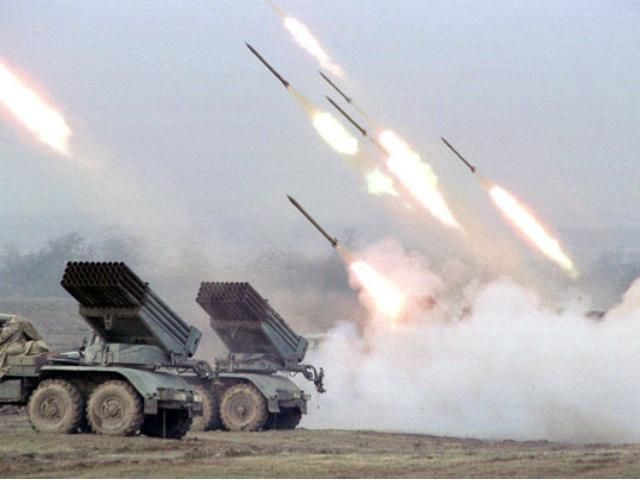 Боевики обстреляли из "Градов" Дебальцево Боевики обстреляли из "Градов" Дебальцево