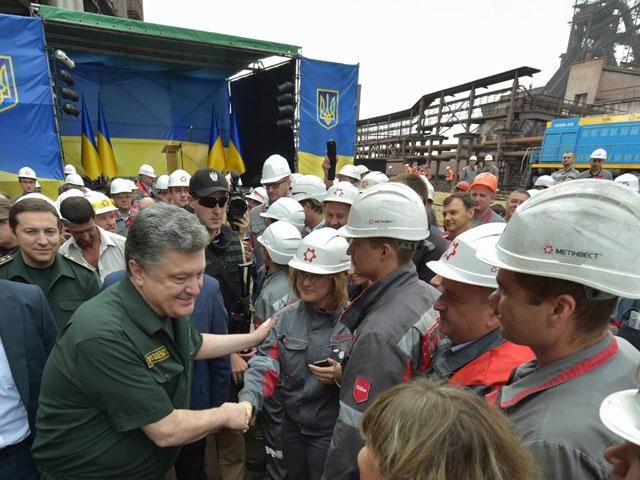 Учора вдалося вивести з оточення 33 українських військових, — Порошенко Учора вдалося вивести з оточення 33 українських військових, — Порошенко