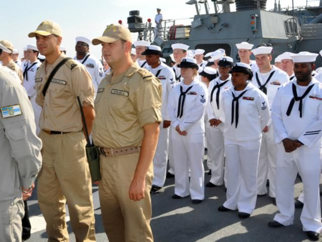 В Черном море начались украинско-американские военные учения (Фото) В Черном море начались украинско-американские военные учения (Фото)