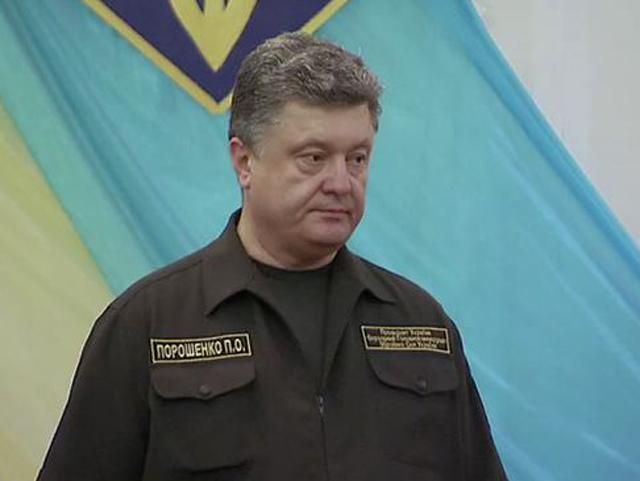 Если мы видим попытку штурма – разрешается ответный огонь, — Порошенко Если мы видим попытку штурма – разрешается ответный огонь, — Порошенко