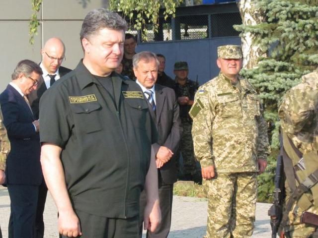 Як Порошенко нагороджував бійців орденами і медалями (Фото)