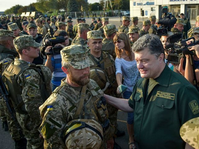 Армия изменит тактику, - Порошенко