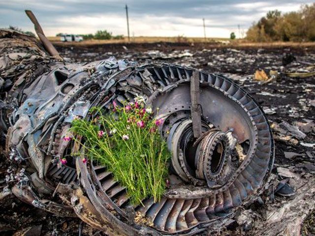 Boeing 777 був справний і впав через атаку ззовні, — доповідь Радбезу Нідерландів Boeing 777 був справний і впав через атаку ззовні, — доповідь Радбезу Нідерландів